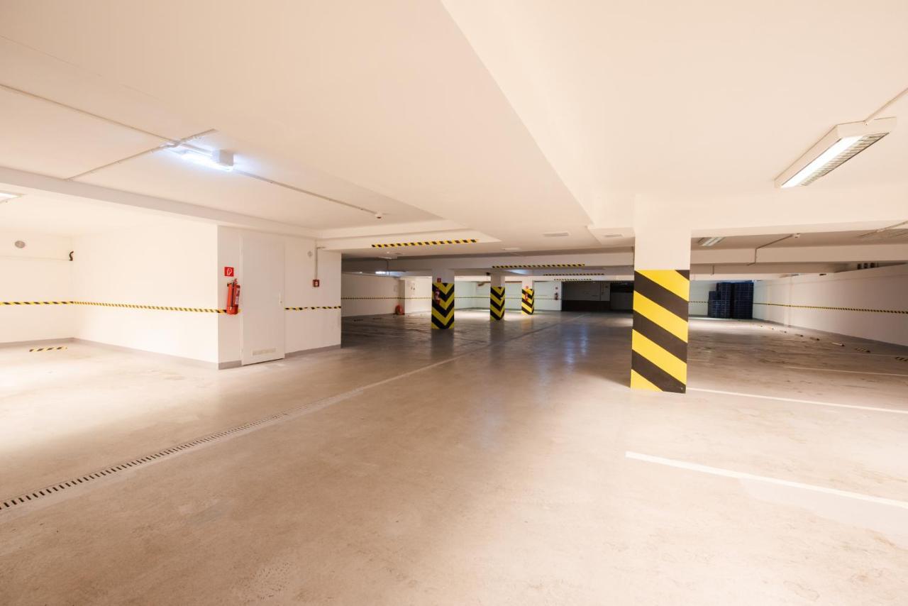 Apartments Danube Bratislava Luaran gambar