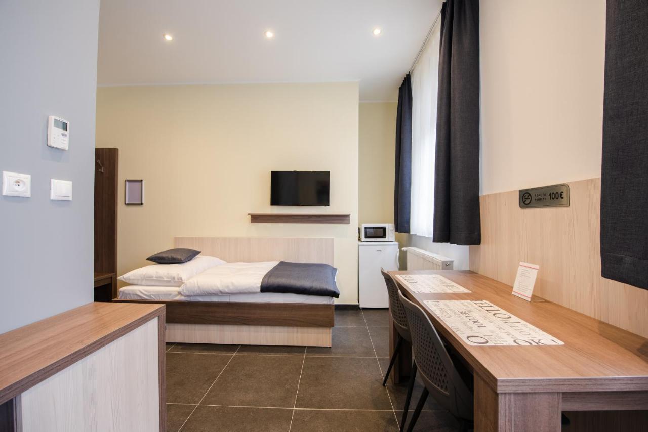 Apartments Danube Bratislava Luaran gambar