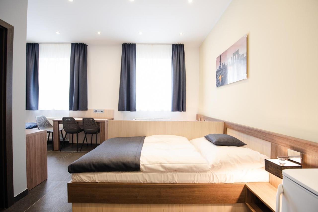 Apartments Danube Bratislava Luaran gambar